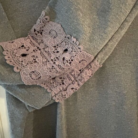 Eyeshadow Top Lace Design - Picture 3 of 5